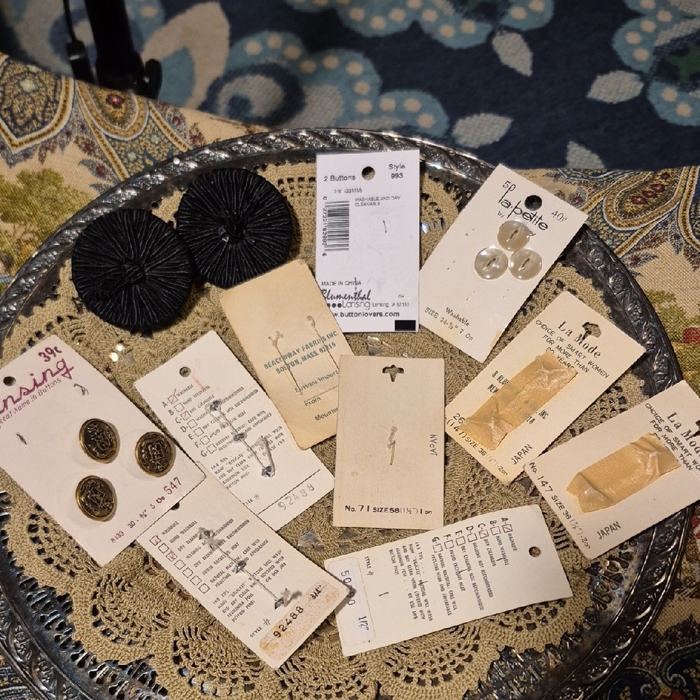 Assorted Vintage Button Collection - Picture 2 of 12